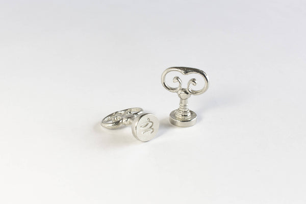 Scroll Handle Swirly Alphabet: Scroll Handle Swirly Font D