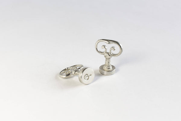 Scroll Handle Swirly Alphabet: Scroll Handle Swirly Font D