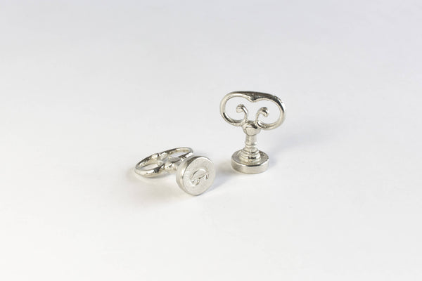 Scroll Handle Swirly Alphabet: Scroll Handle Swirly Font D