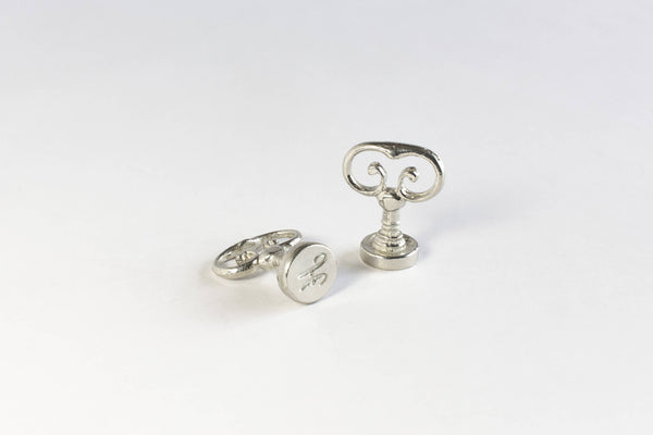 Scroll Handle Swirly Alphabet: Scroll Handle Swirly Font D