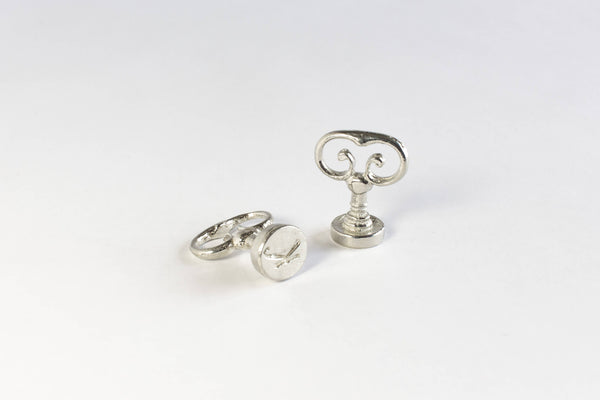 Scroll Handle Swirly Alphabet: Scroll Handle Swirly Font D