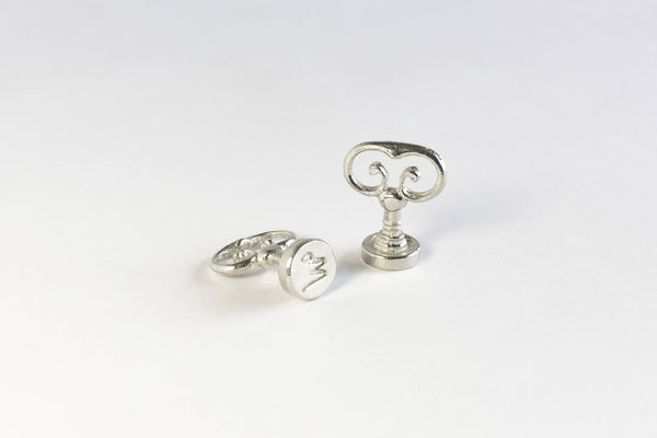 Scroll Handle Swirly Alphabet: Scroll Handle Swirly Font D