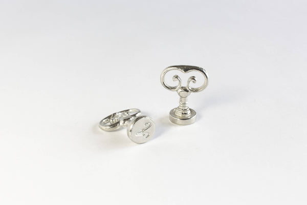 Scroll Handle Swirly Alphabet: Scroll Handle Swirly Font D