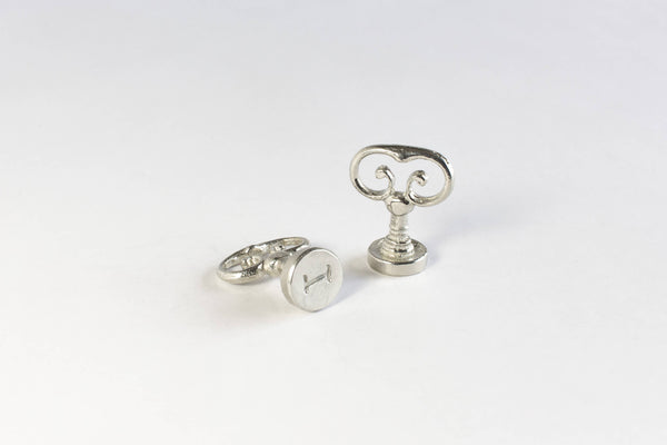 Scroll Handle Swirly Alphabet: Scroll Handle Swirly Font D