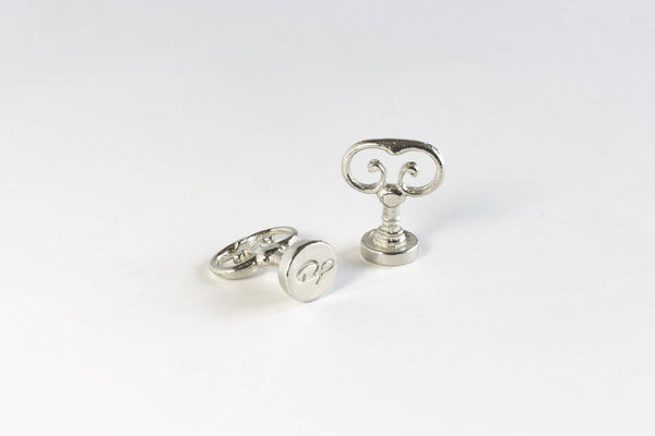 Scroll Handle Swirly Alphabet: Scroll Handle Swirly Font D