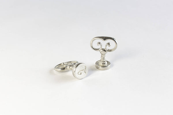 Scroll Handle Swirly Alphabet: Scroll Handle Swirly Font D
