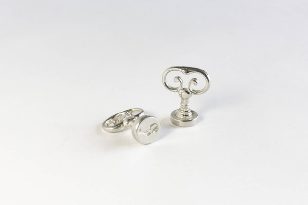 Scroll Handle Swirly Alphabet: Scroll Handle Swirly Font D