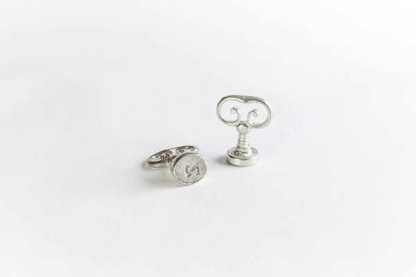 Scroll Handle Swirly Alphabet: Scroll Handle Swirly Font D