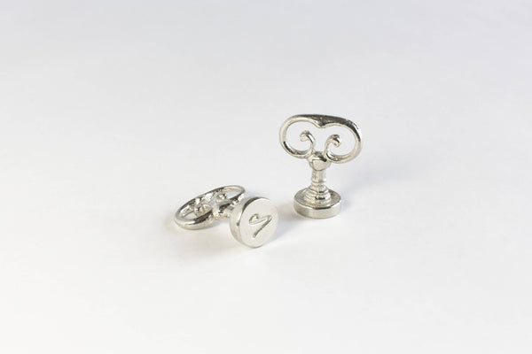 Scroll Handle Swirly Alphabet: Scroll Handle Swirly Font D