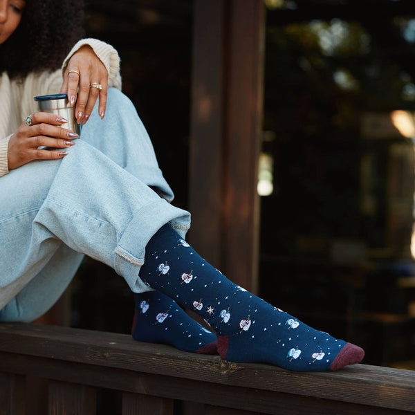 Socks that Give Water (Navy Snowmen): Medium
