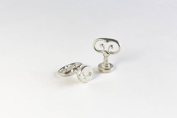 Scroll Handle Swirly Alphabet: Scroll Handle Swirly Font D
