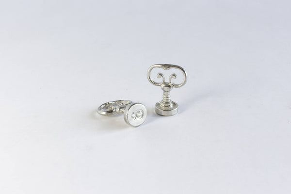 Scroll Handle Swirly Alphabet: Scroll Handle Swirly Font D