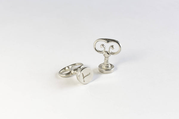 Scroll Handle Swirly Alphabet: Scroll Handle Swirly Font D