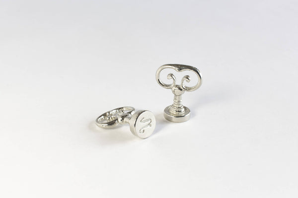 Scroll Handle Swirly Alphabet: Scroll Handle Swirly Font D