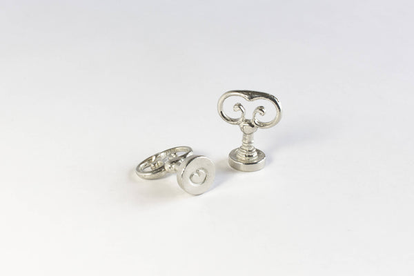 Scroll Handle Swirly Alphabet: Scroll Handle Swirly Font D
