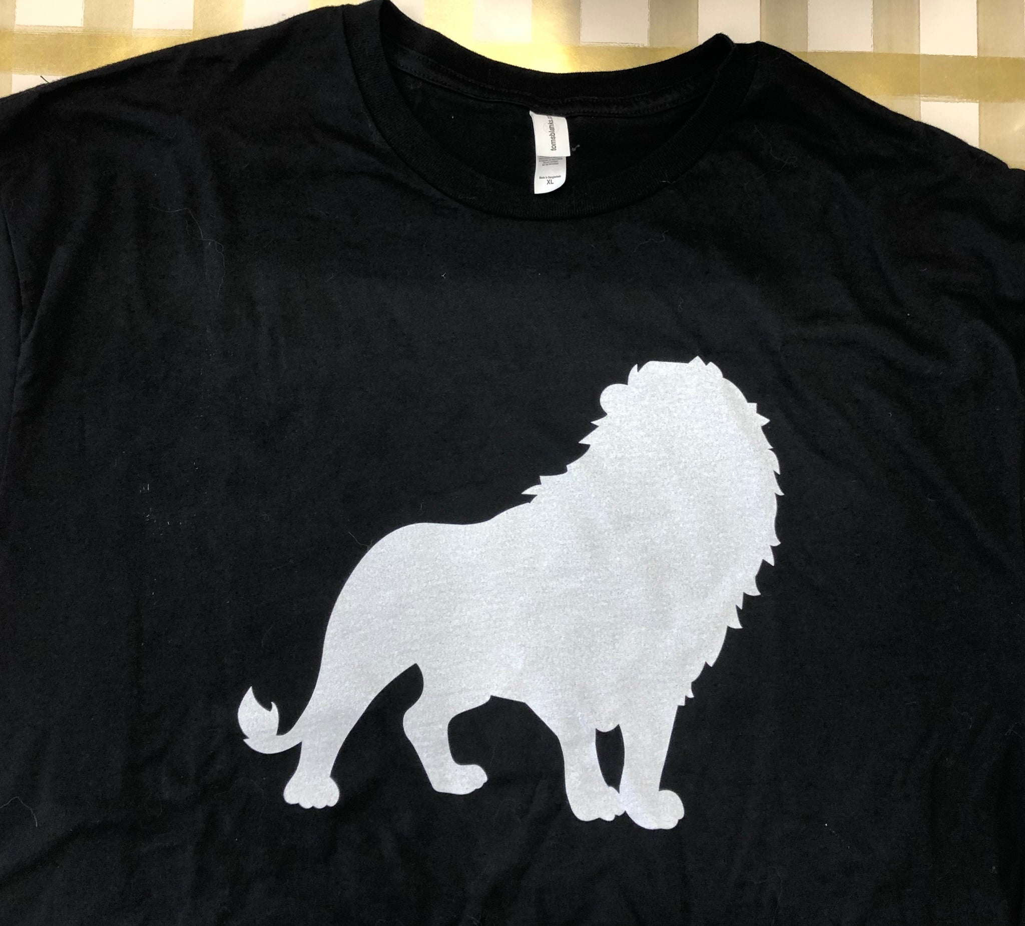Lion T shirt adult XL